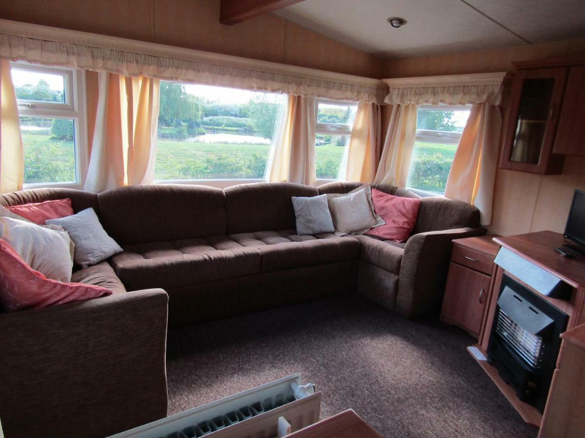 Fenlake Holiday Accommodation Metheringham Buitenkant foto